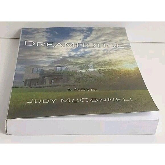 Dreamhouse Judy McConnell Paperback book SIGNED 9780692612101 - Picture 4 of 5